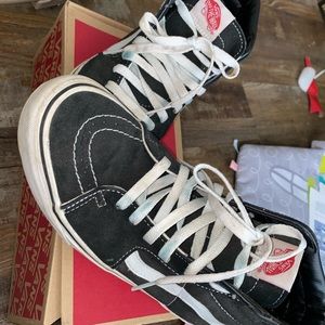 High top black and white vans